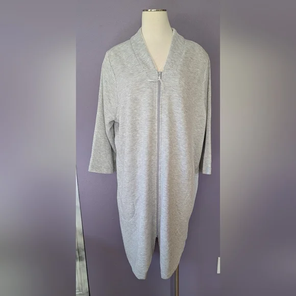 Gray Zip-Up Robe - Picture 2 of 9